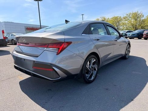 Used 2024 Hyundai Elantra SEL w/ Convenience Package FWD image 5