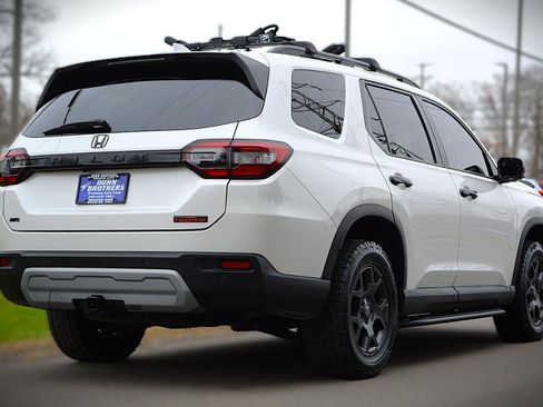 Used 2024 Honda Pilot TrailSport image 5