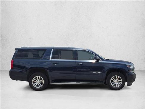 Used 2018 Chevrolet Suburban LT RWD image 4