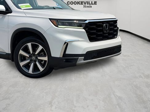 Used 2025 Honda Pilot Touring image 3