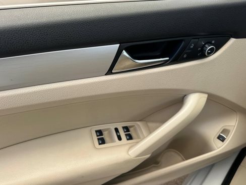 Used 2013 Volkswagen Passat TDI SE FWD image 12