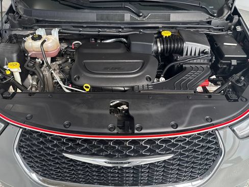 Used 2022 Chrysler Pacifica Touring-L FWD image 21