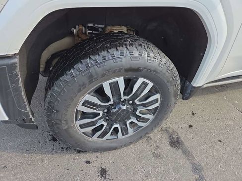 Used 2024 GMC Sierra 2500 Denali Ultimate image 11