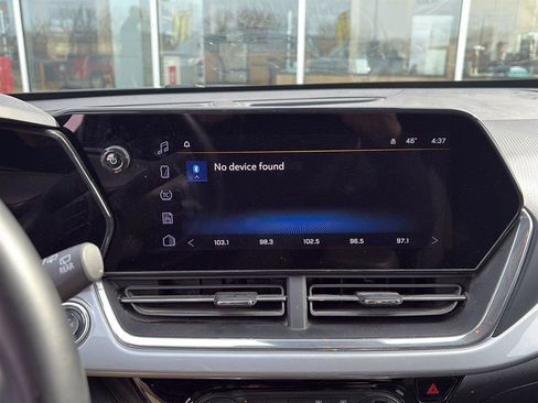 Used 2024 Chevrolet Trax LT w/ Driver Confidence Package image 19