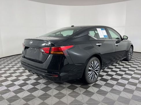 Used 2024 Nissan Altima 2.5 SV image 11
