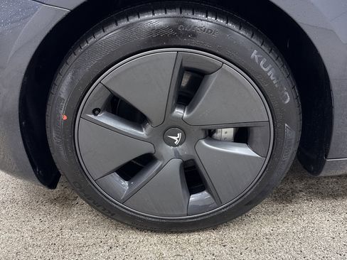 Used 2023 Tesla Model 3 Standard Range image 2