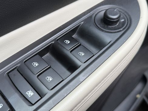 Used 2019 Buick Encore Preferred w/ Safety Package FWD image 5