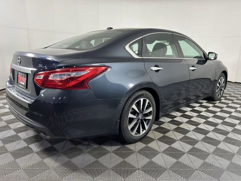 Used 2016 Nissan Altima 2.5 SL w/ Moonroof Package image 5