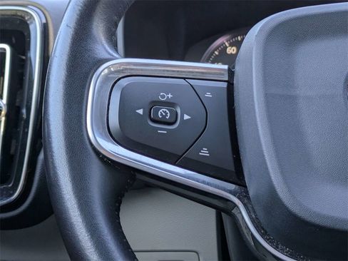 Used 2021 Volvo XC40 T5 Momentum w/ Protection Package Premier image 27