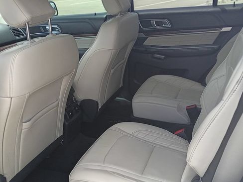 Used 2018 Ford Explorer Platinum AWD/4WD image 19