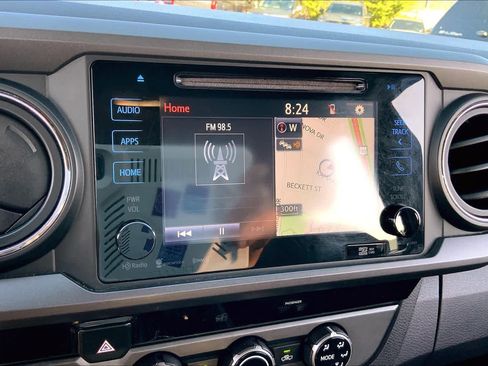 Used 2017 Toyota Tacoma TRD Sport w/ Tow Package (A/T) AWD/4WD image 31