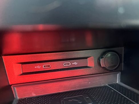 Used 2022 Volkswagen Tiguan SE R-Line image 27