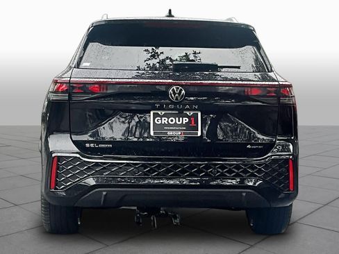 New 2026 Volkswagen Tiguan SEL R-Line AWD/4WD image 4