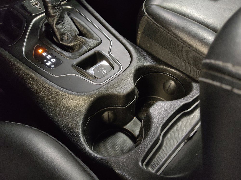 Used 2019 Jeep Cherokee Latitude Plus FWD image 26