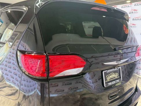 Used 2022 Chrysler Voyager LX image 9