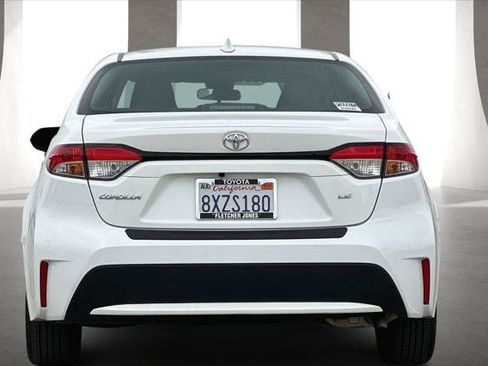 Certified 2021 Toyota Corolla LE FWD image 4