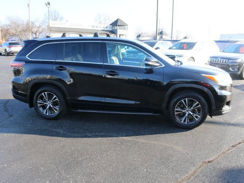 Used 2016 Toyota Highlander XLE image 9