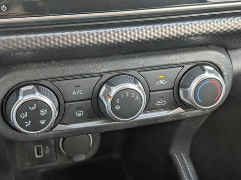 Used 2018 Nissan Kicks S image 18