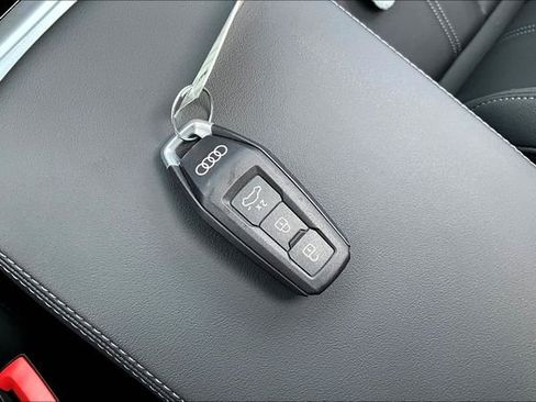 Used 2025 Audi Q5 Premium image 10