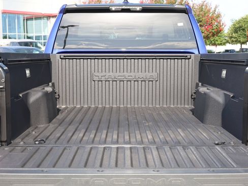 Used 2025 Toyota Tacoma SR5 AWD/4WD image 33