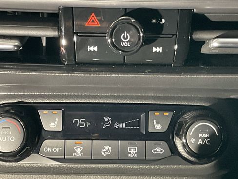 Used 2026 Nissan Kicks SV w/ SV Premium Package image 15