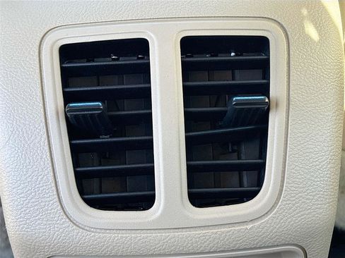 Used 2015 Ford Taurus Limited image 24