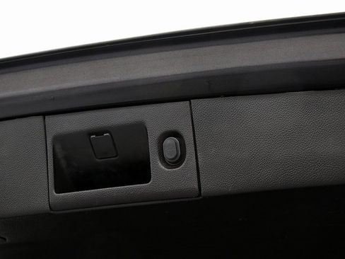 Used 2016 Chevrolet Suburban LT image 32