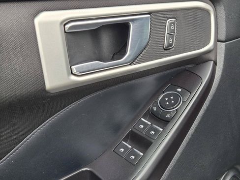 Used 2020 Ford Explorer XLT AWD/4WD image 14