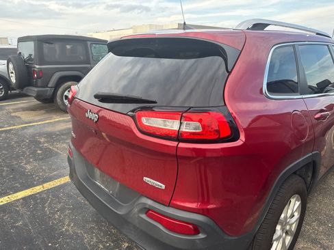 Used 2016 Jeep Cherokee Latitude w/ Cold Weather Group AWD/4WD image 26