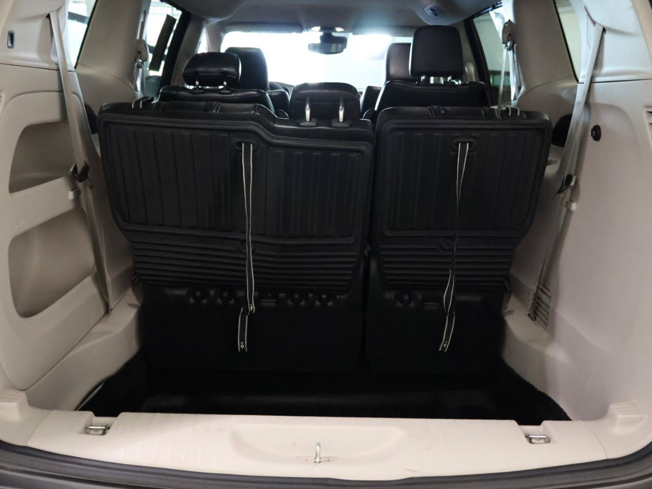 Used 2025 Chrysler Pacifica Select FWD image 46