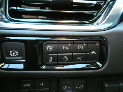 New 2026 GMC Yukon XL Elevation w/ Elevation Premium Package AWD/4WD image 20