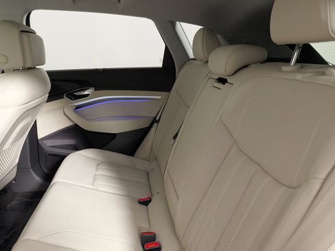 Used 2019 Audi e-tron Prestige w/ Prestige Package image 39