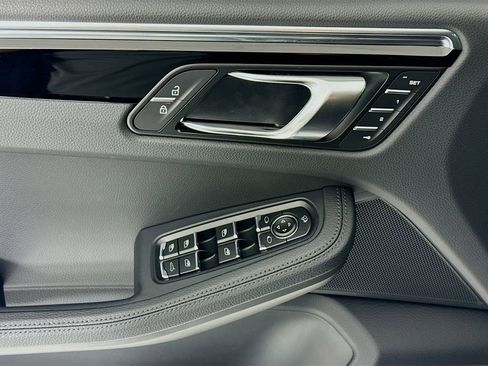New 2026 Porsche Macan image 11
