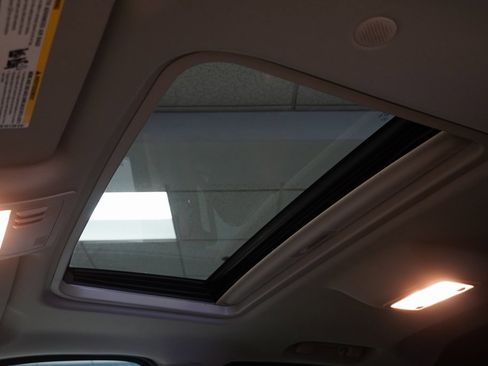 Used 2013 Chevrolet Avalanche LT w/ Suspension Package, Off-Road image 4