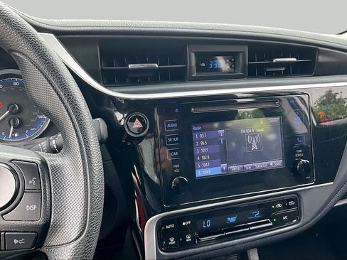 Used 2018 Toyota Corolla LE FWD image 6