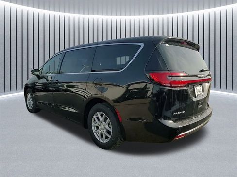 New 2026 Chrysler Pacifica Select image 13