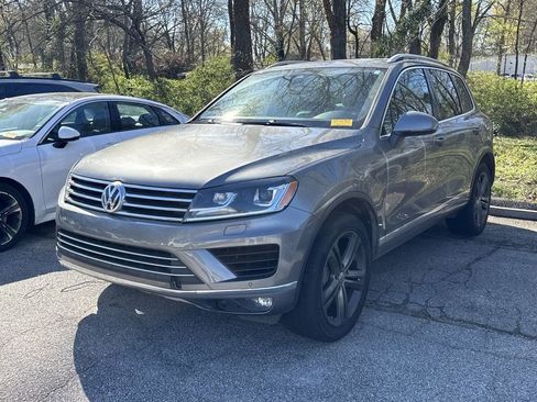 Used 2017 Volkswagen Touareg Wolfsburg Edition image 3
