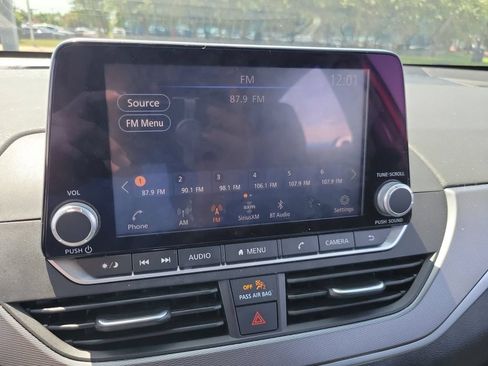 Used 2023 Nissan Altima 2.5 SR FWD image 13