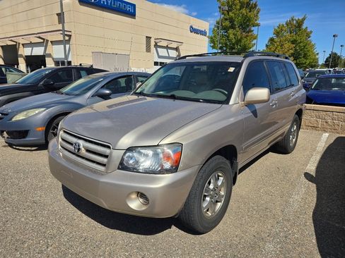 Used 2007 Toyota Highlander 4WD V6 w/ 3rd Row image 1