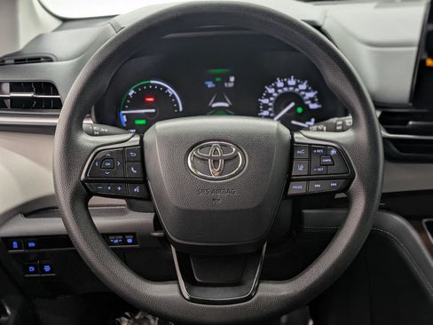 Used 2024 Toyota Sienna LE image 16
