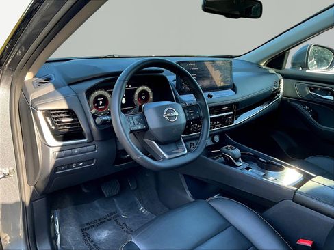 Used 2026 Nissan Rogue SL FWD image 17