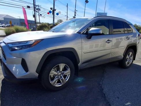 Used 2022 Toyota RAV4 XLE image 4