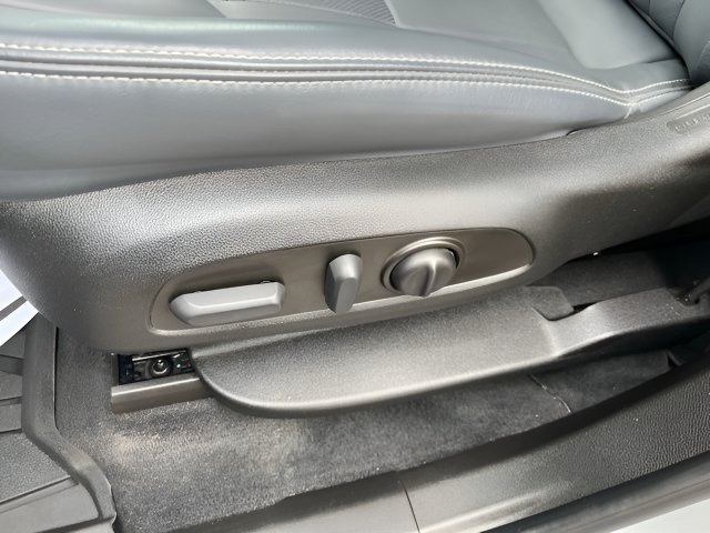Used 2023 Buick Enclave Essence w/ Experience Buick Package FWD image 12