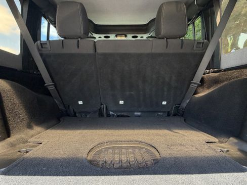 Used 2018 Jeep Wrangler Unlimited Sahara w/ Connectivity Group AWD/4WD image 4