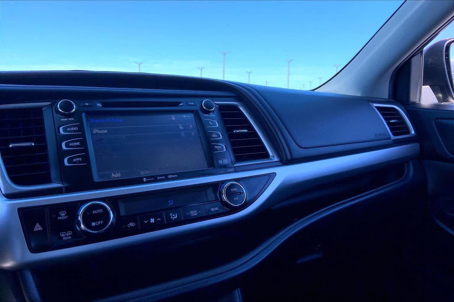 Used 2019 Toyota Highlander XLE FWD image 35