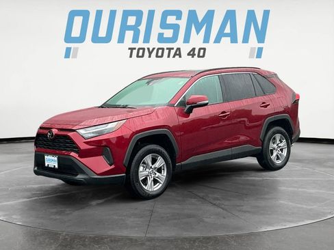 Used 2025 Toyota RAV4 XLE image 2