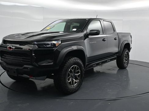 Used 2025 Chevrolet Colorado ZR2 AWD/4WD image 2