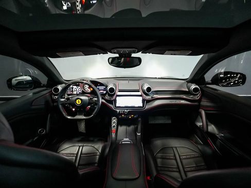 Used 2018 Ferrari GTC4Lusso AWD/4WD image 9