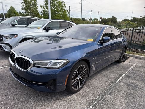 Used 2023 BMW 530e w/ Premium Package RWD image 4
