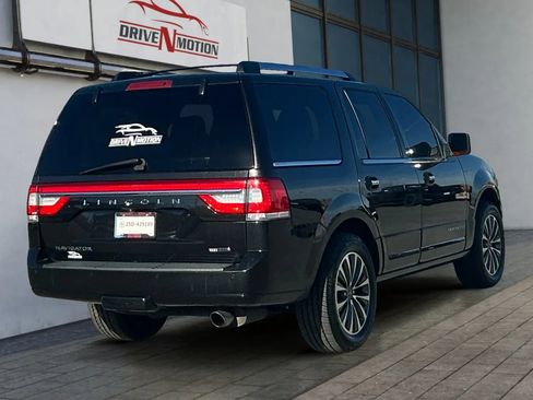 Used 2015 Lincoln Navigator 4WD image 2